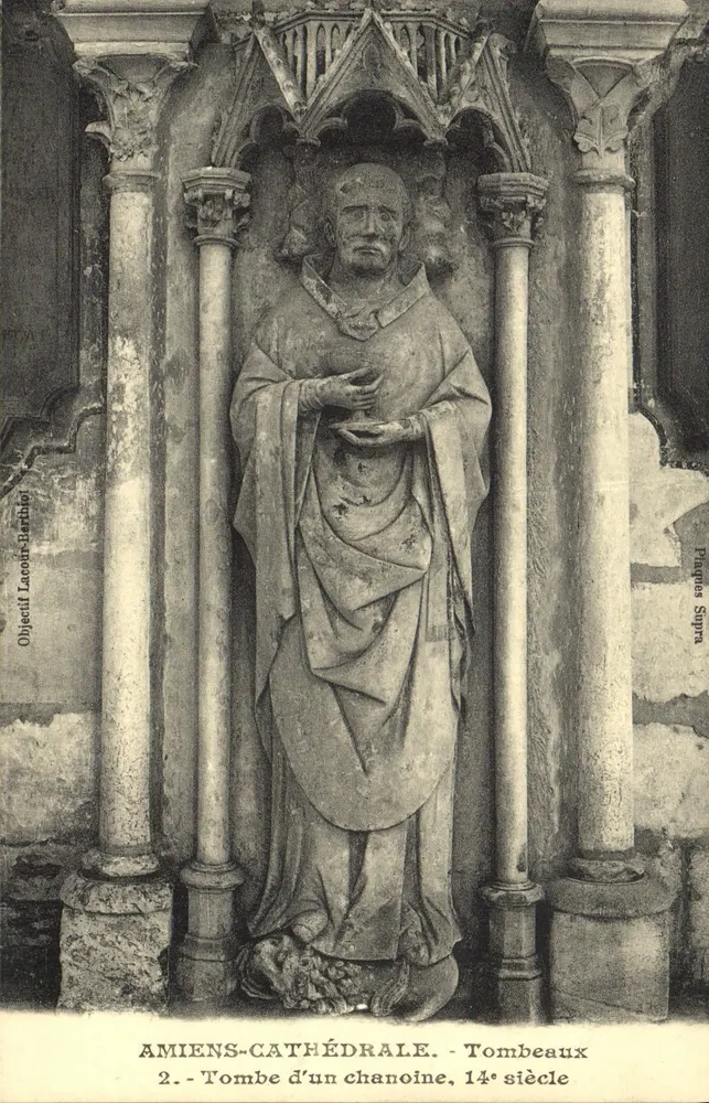 Amiens - Catedral — Tumba de um canônico, século XIV — Plaques Sipra - Frente