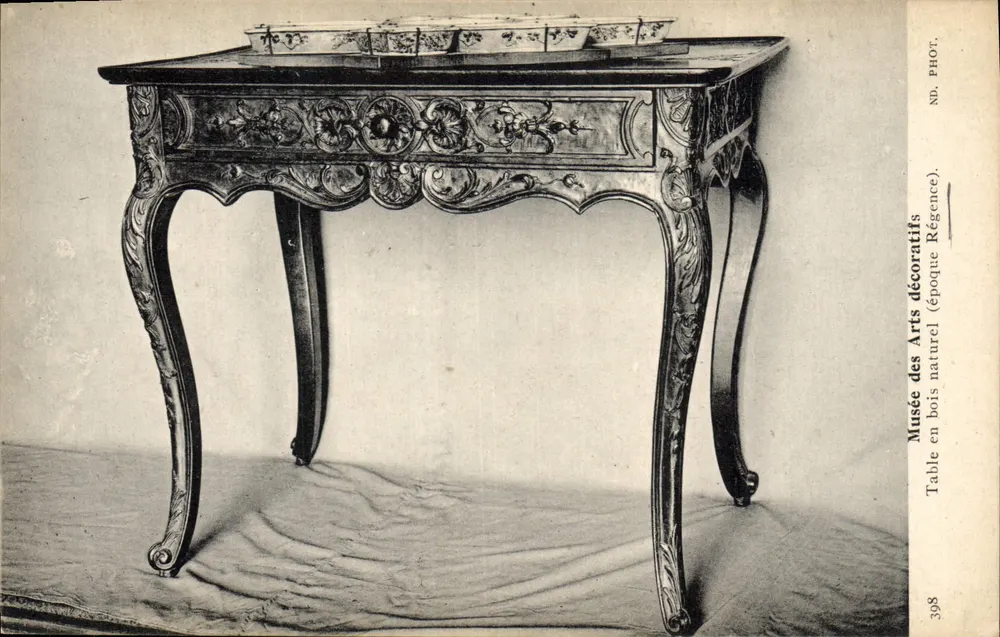 Verzierte Holztisch — Regency-Zeit — Musée des Arts décoratifs - Vorderseite