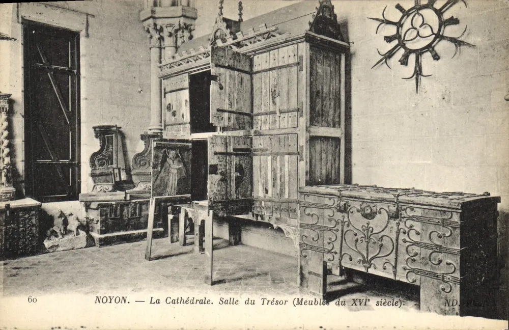 Noyon — Die Kathedrale. Schatzkammer (Möbel des 16. Jahrhunderts) - Vorderseite
