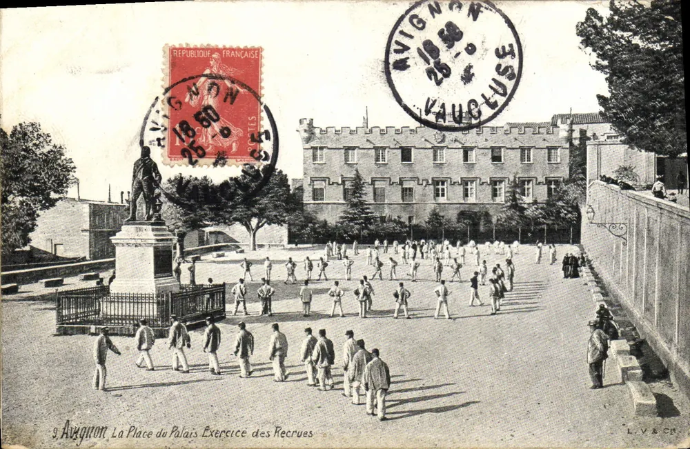 Aigues-Mortes — Der Palastplatz, Übung der Rekruten — L.V.&C.F. - Vorderseite