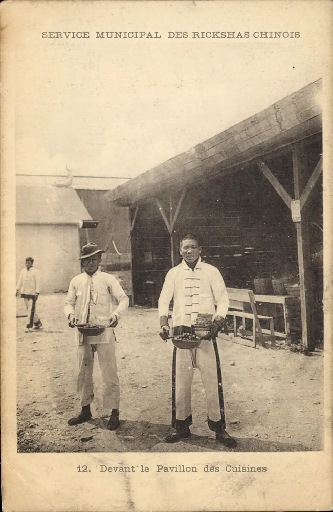 Service Municipal des Rickshas Chinois — Vor dem Pavillon der Cuisines — Verlag nicht sichtbar, n° 12 - Vorderseite