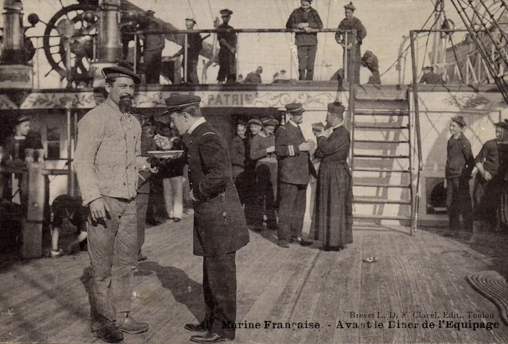 Französische Marine — Vor dem Essen der Mannschaft — Brevet L. D. F. Clavel, Edit. Toulon - Vorderseite