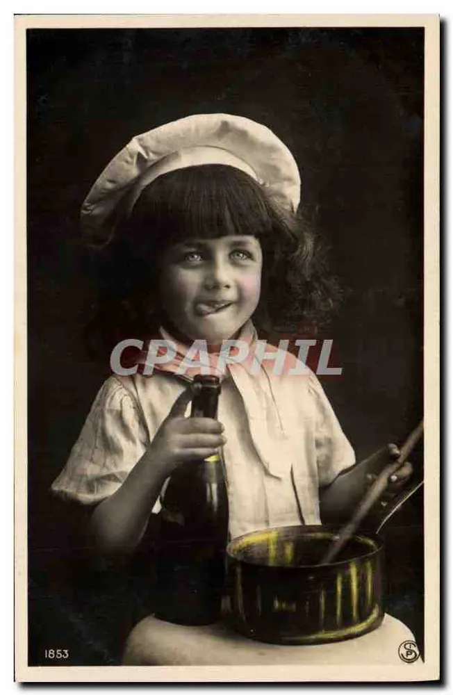 Menina pequena em chef de cozinha — estúdio de retratos — n° 1653 - Frente