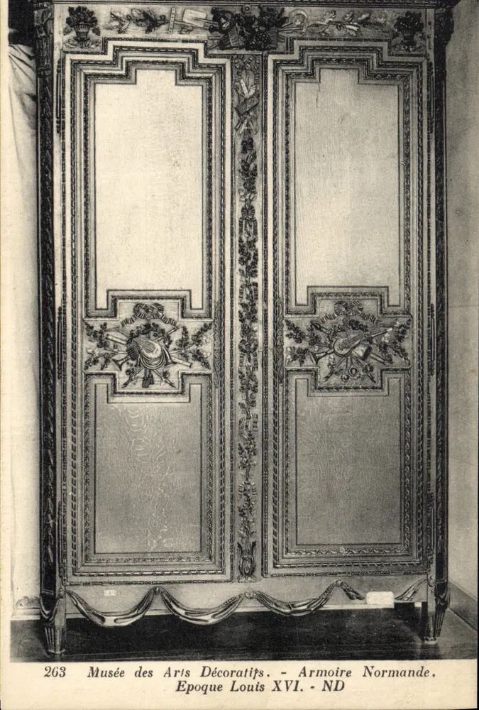 Normannische Kommode — Zeit des Louis XVI — Museum für Dekorative Künste - Vorderseite