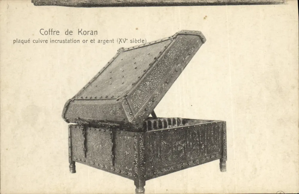Cofre de Koran — revestido de cobre, incrustação de ouro e prata (século XV) - Frente