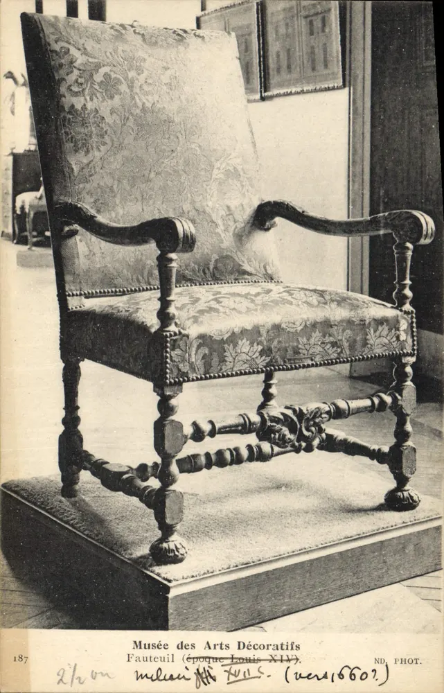 Cadeira — época Luís XIV — Musée des Arts Décoratifs - Frente