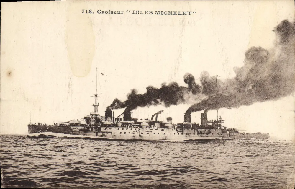 Croiseur "JULES MICHELET" — vue en mer, fumée des cheminées — éditeur imprimeur non identifié, n° de série 718 - Voorkant