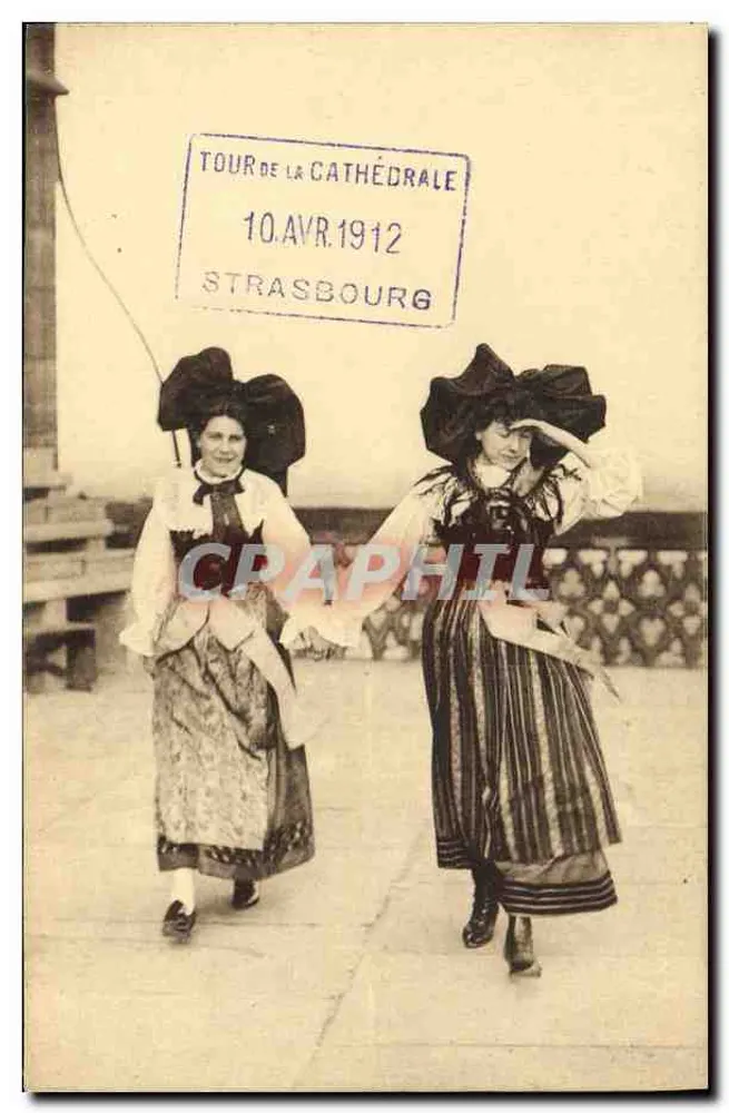 Zwei Frauen im traditionellen Kleid — Tour der Kathedrale — Universal Postal Union, Serie 1, Nr. 5 - Vorderseite
