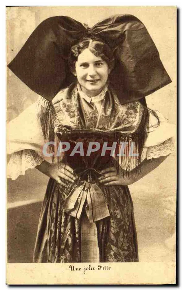 Uma linda Menina — traje folclórico — C.A.P., 44, rue Lefèblier, Paris (15e) - Frente
