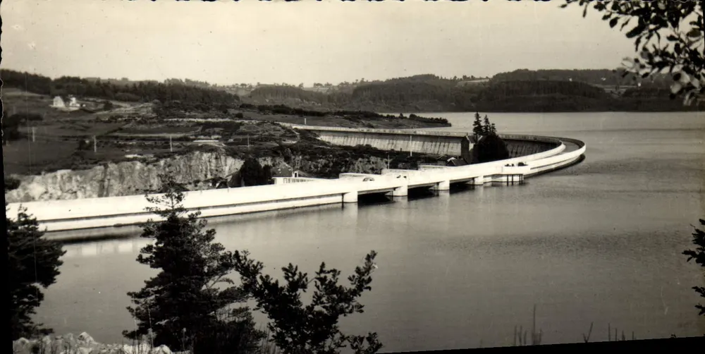 Barragem da Estação Geológica e Turística — Casigene — editor não visível - Frente