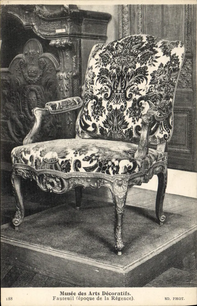 Cadeira da época da Régence — Museu dos Artes Decorativas — ND. PHOT. n° 188 - Frente