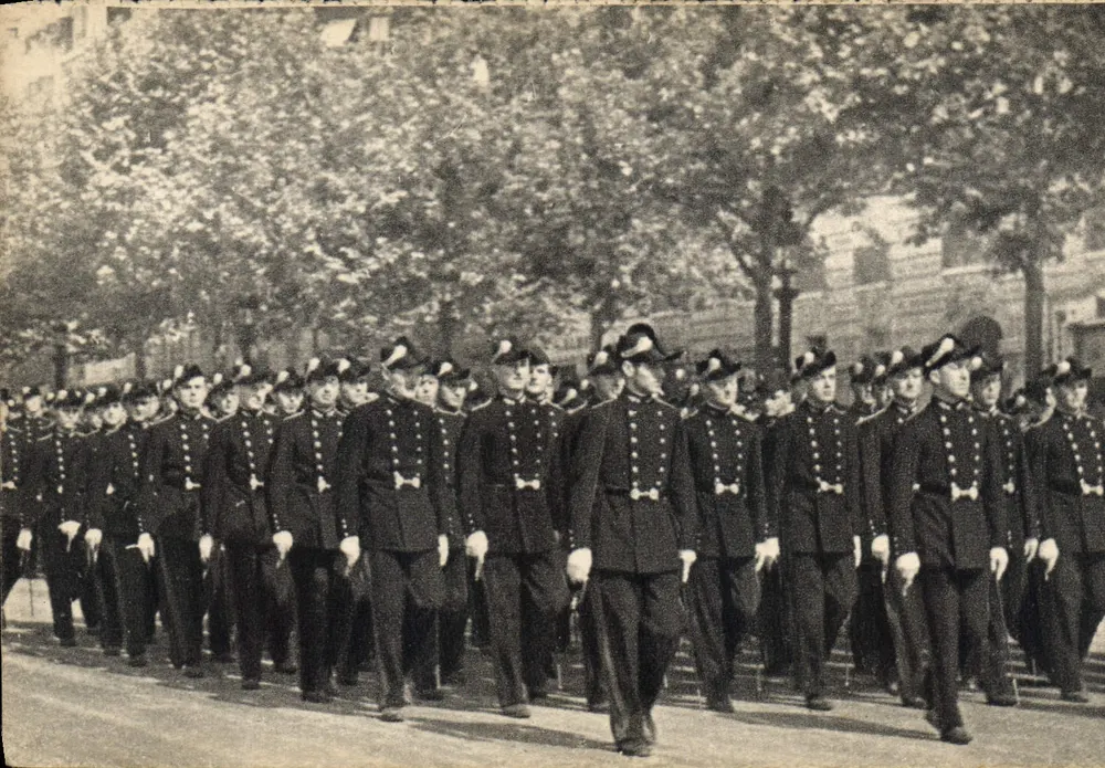 Marcha de policiais — Escola Politécnica — Georges Lang, imp. - Paris - Frente