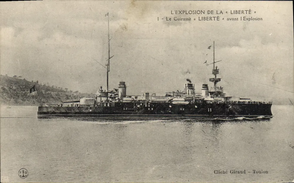 Explosion des Panzerschiffes « Liberté » — vor der Explosion — Foto Giraud - Toulon - Vorderseite