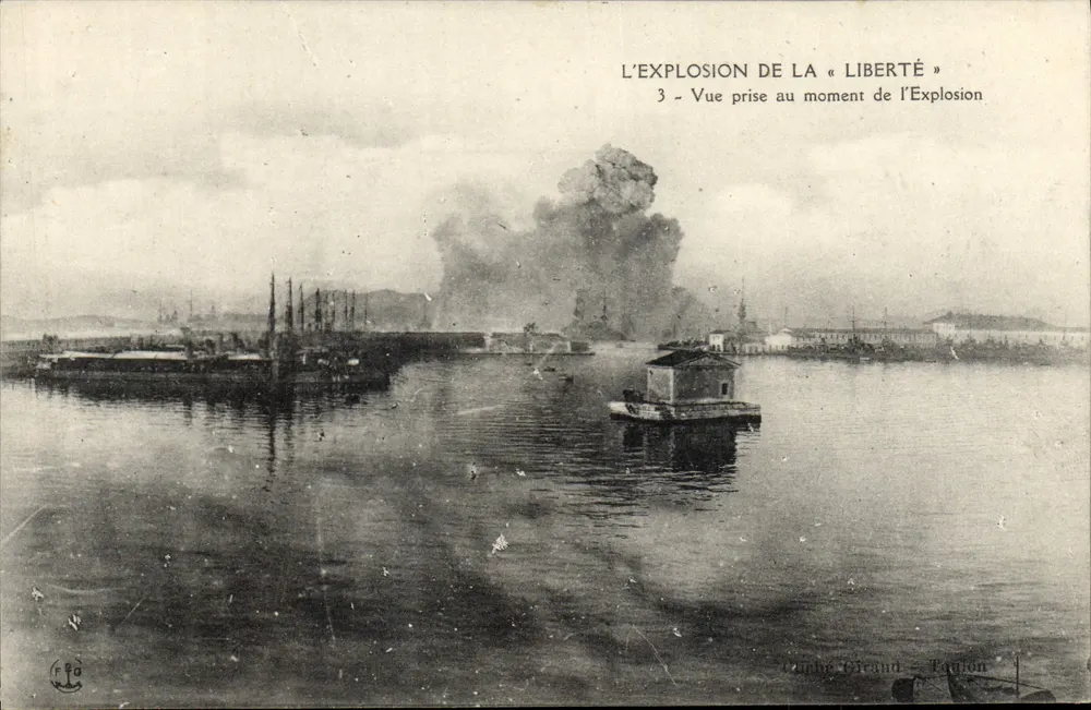 Die Explosion der « Liberté » — Ansichtskarte vom Moment der Explosion — Darché Giraud - Équation - Vorderseite