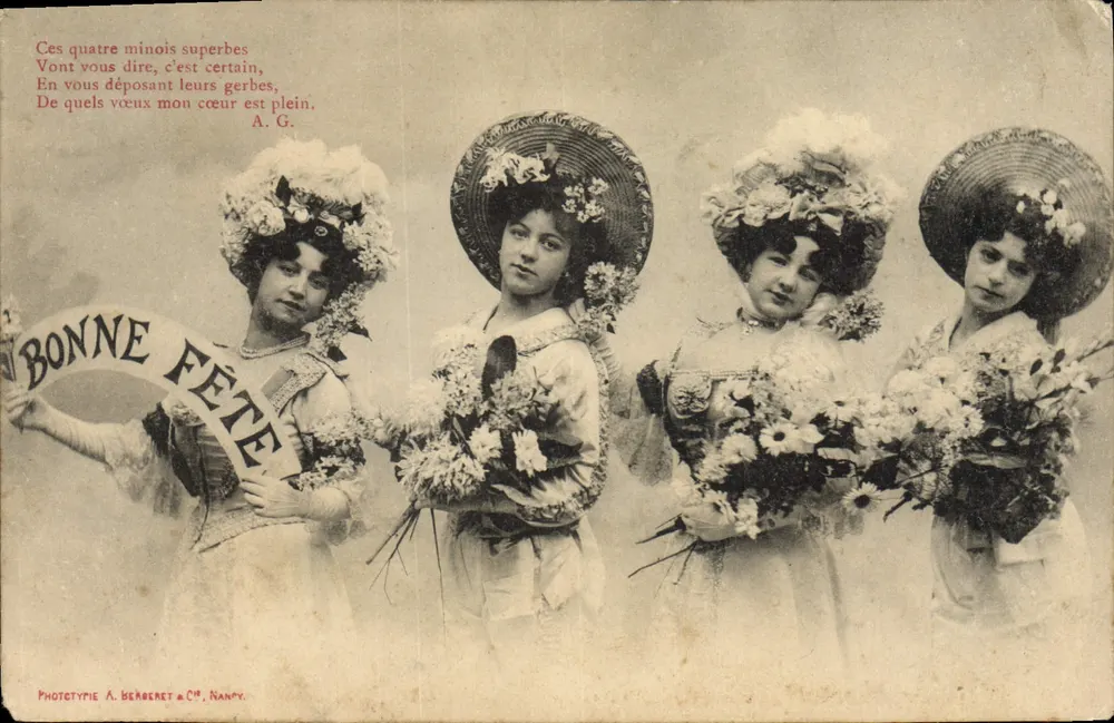 Quatro jovens mulheres com chapéus floridos — Fototipia A. Berberet & Cie, Nancy - Frente