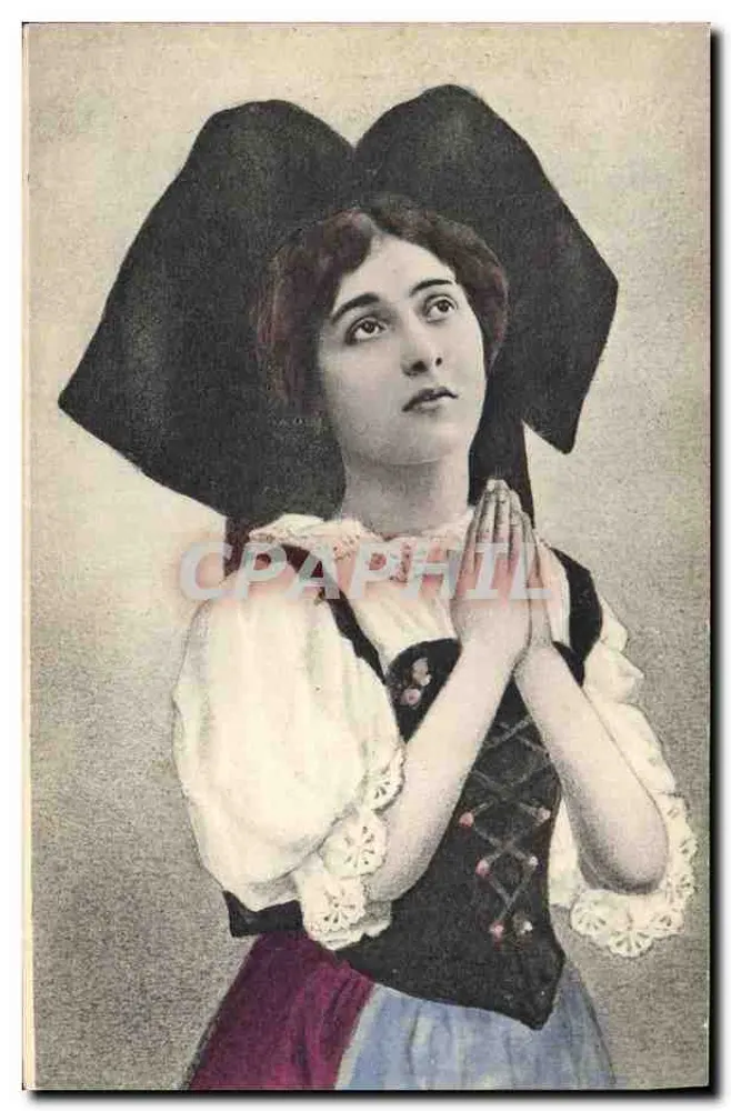 Jovem mulher em traje tradicional — oração — União Postal Universal R170 - Frente