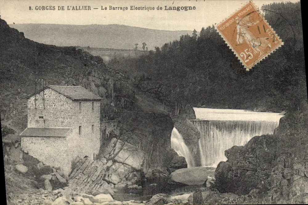 Gorges der Allier — Der Wasserkraftwerksdamm von Langogne - Vorderseite