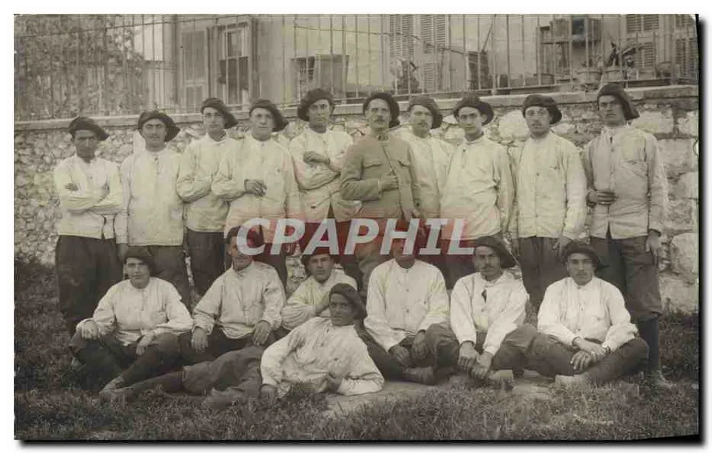Gruppe von Männern in Trainingskleidung — 64. Artilleriebataillon — Plessis-Delleville (Oise) - Vorderseite