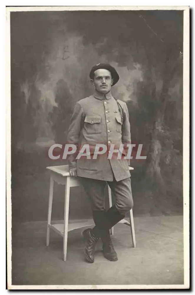 Soldat im Uniform — Studio — unbekannter Verleger - Vorderseite