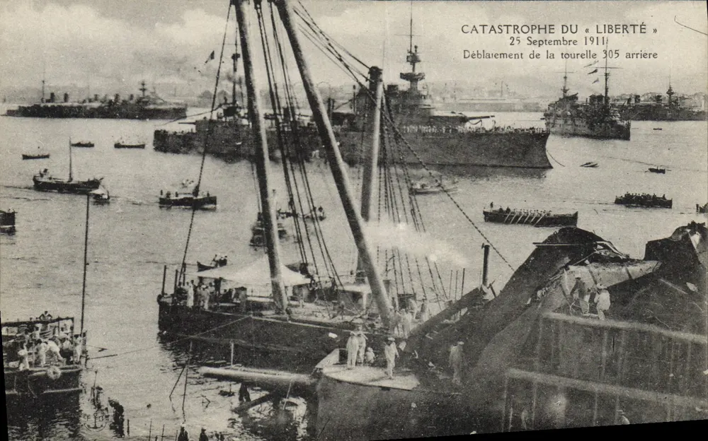 Katastrophe des « Liberté » — Beseitigung der achteren Turm 305 — 25. September 1911 - Vorderseite