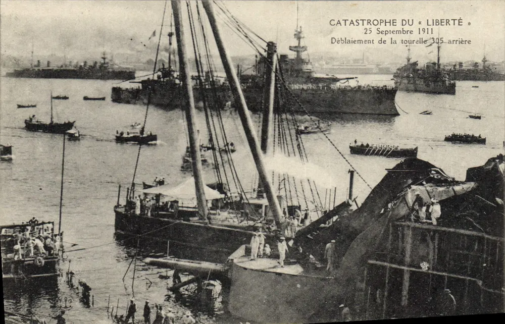Katastrophe des « Liberté » — Beseitigung der achteren Turm 305 — 25. September 1911 - Vorderseite