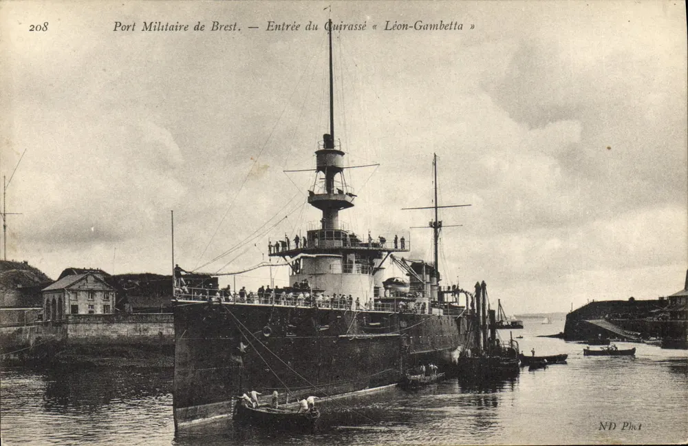 Militärhafen von Brest — Eingang des Schlachtschiffes « Léon-Gambetta » — ND Phot - Vorderseite
