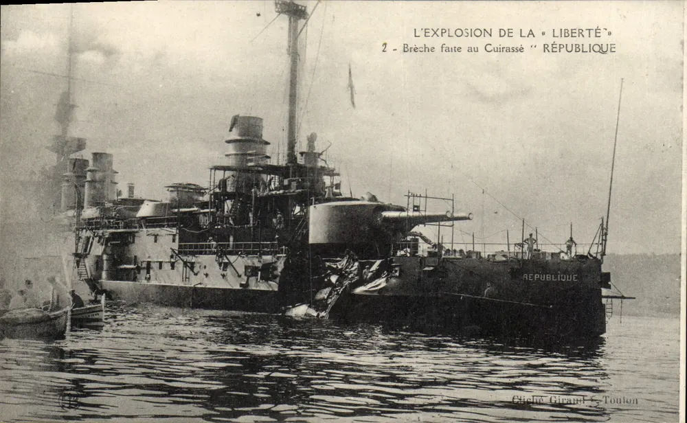 Die Explosion der « Liberté » — Schaden am Panzerkreuzer « République » — Verlag Girard & Touton - Vorderseite