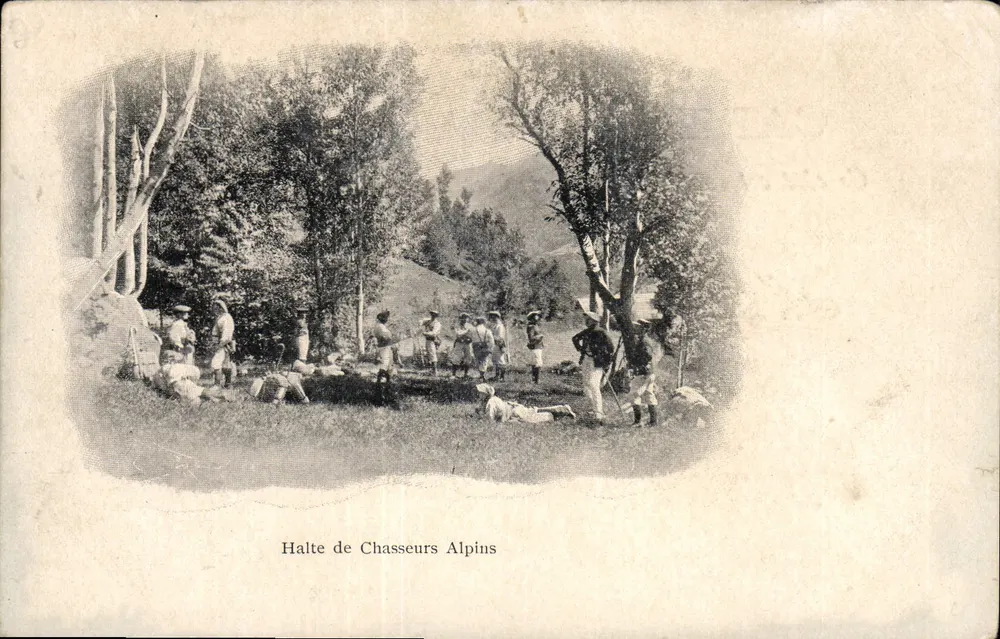 Halte de Chasseurs Alpins — scène de repos en forêt — éditeur non visible - Recto