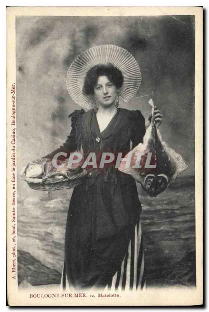 Boulogne-sur-Mer — Matelotte au Casino, devant le jardin Sainte-Beuve — A. Ebert, phot. Boulogne-sur-Mer, n°12 - Frente