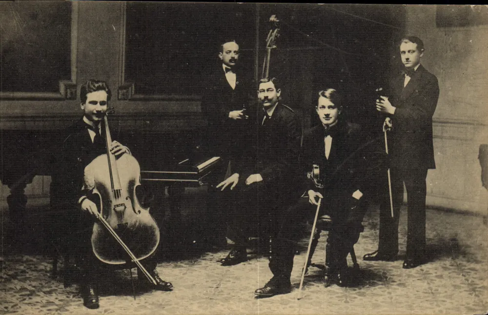 Quarteto de cordas — Músicos em traje de noite — Carta postal - Frente