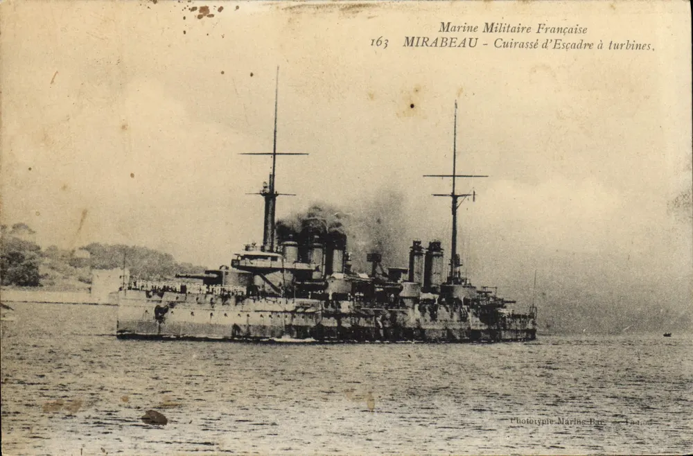 französisches Kriegsschiff Mirabeau — Schlachtschiff mit Turbinen — Marine Phototype Bar, Toulon - Vorderseite