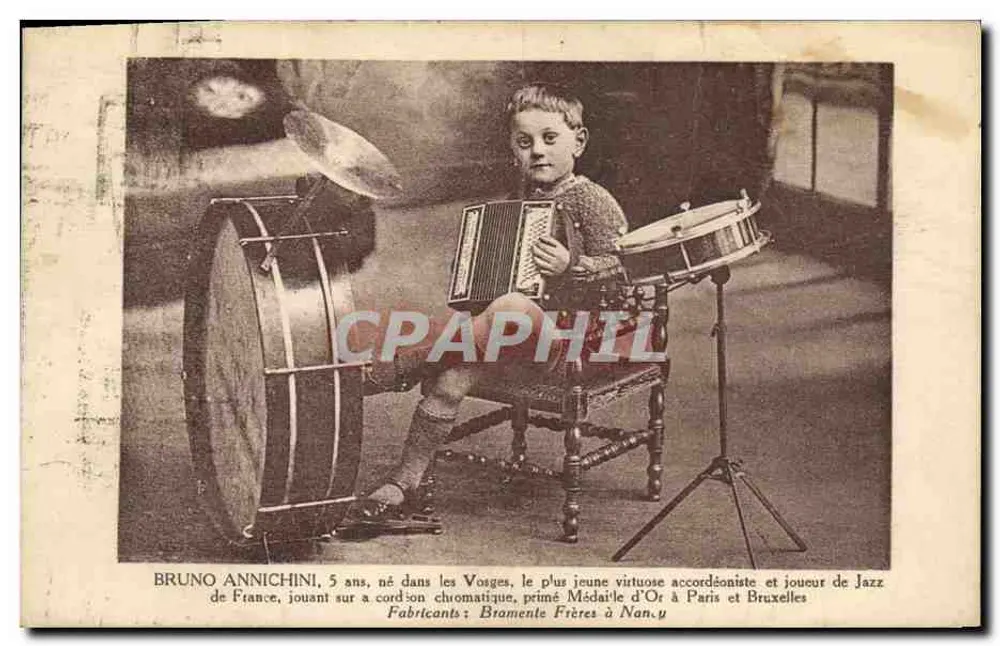 Bruno Annichini, 5 ans — le plus jeune virtuose accordéoniste et joueur de jazz — Fabriquants : Brâmente Frères à Nancy - Frente