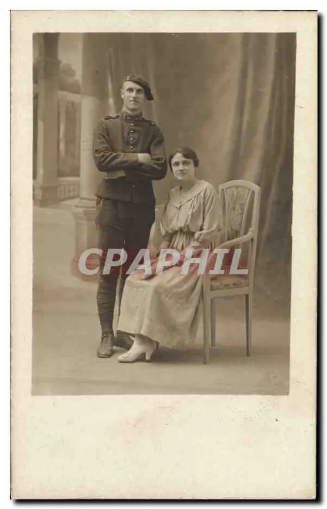 Soldat und Frau — Studio — Ansichtskarte - Vorderseite