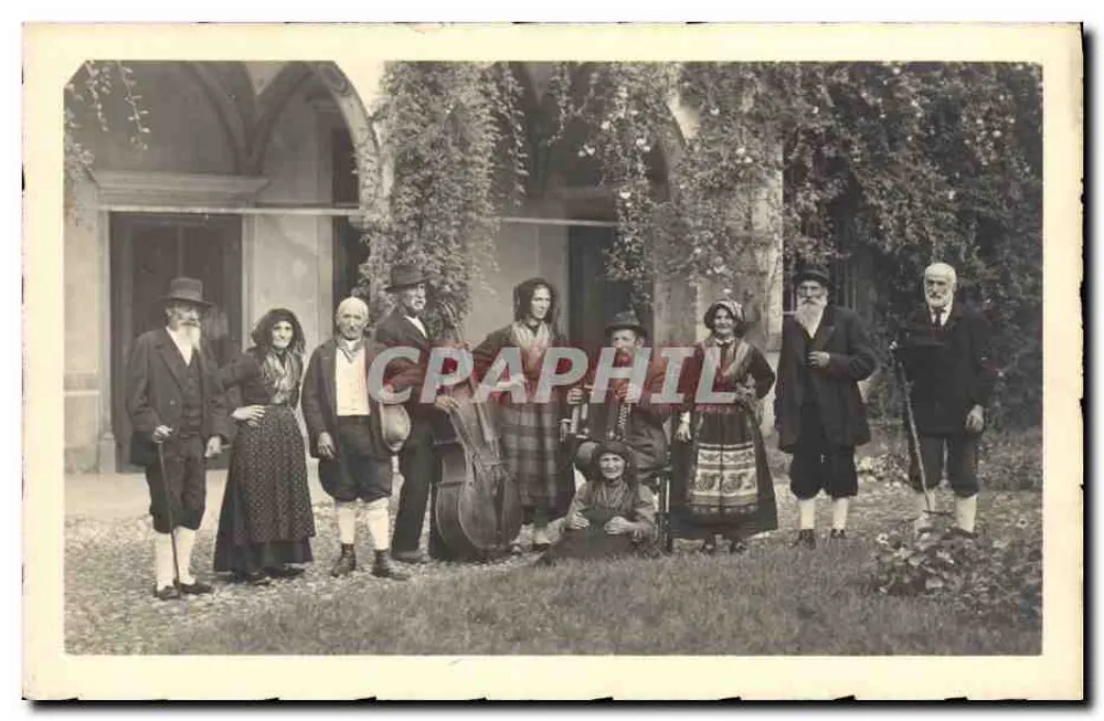 Gruppe von Personen in traditionellen Kleidern — Carnicis — Ausgabe A. Brinigheili, Udine - Vorderseite