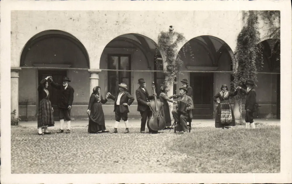 Friulanisches Volklore — Carnische Kleidung — Ediz. A. Briagighelli Udine - Vorderseite