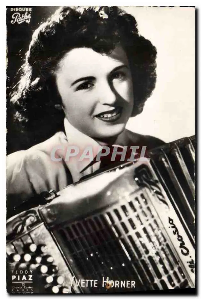 Yvette Horner — Accordeonista — Disques Pathé, editor Teddy Piazz, Paris - Frente