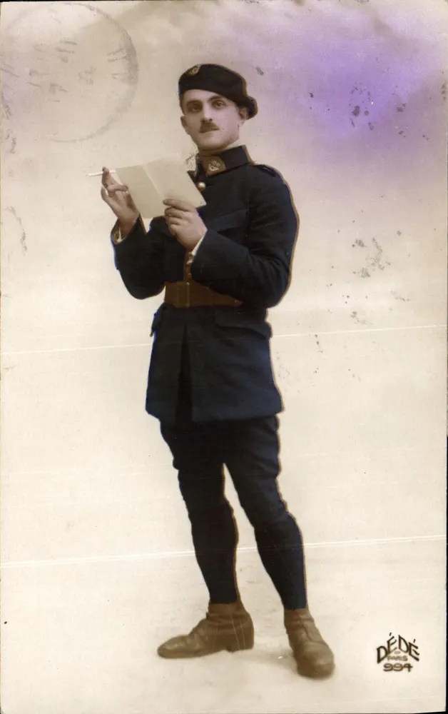 Soldado em uniforme — pose com carta e cigarro — DÉDÉ PARIS 934 - Frente