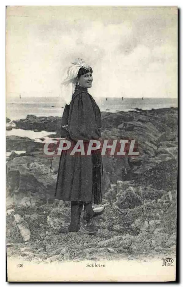 Sablaïse — mulher com vestido longo e chapéu decorado — JND Fot. n°236 - Frente