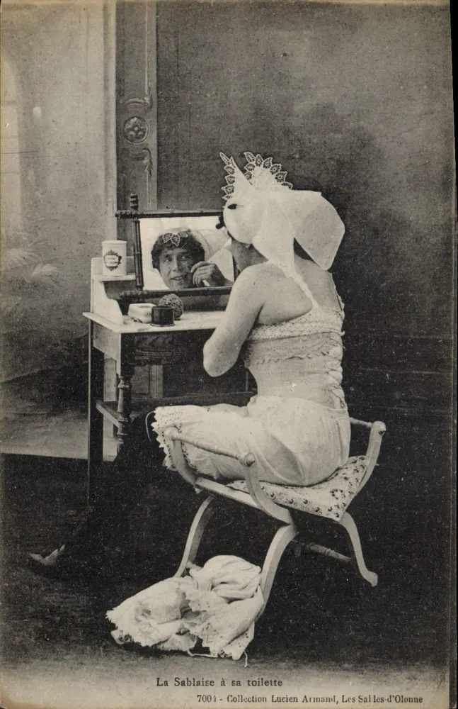 A Sablaise no seu vestiário — Lucien Armand, Les Sallles-d'Olonne, n°7001 - Frente