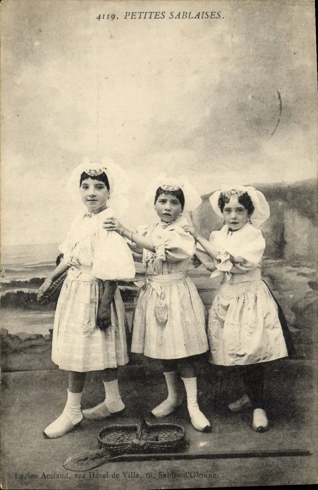 Pequenas Sablaises — Sables-d'Olonne — Lucien Amiaud, rua Hôtel de Ville, 18 - Frente