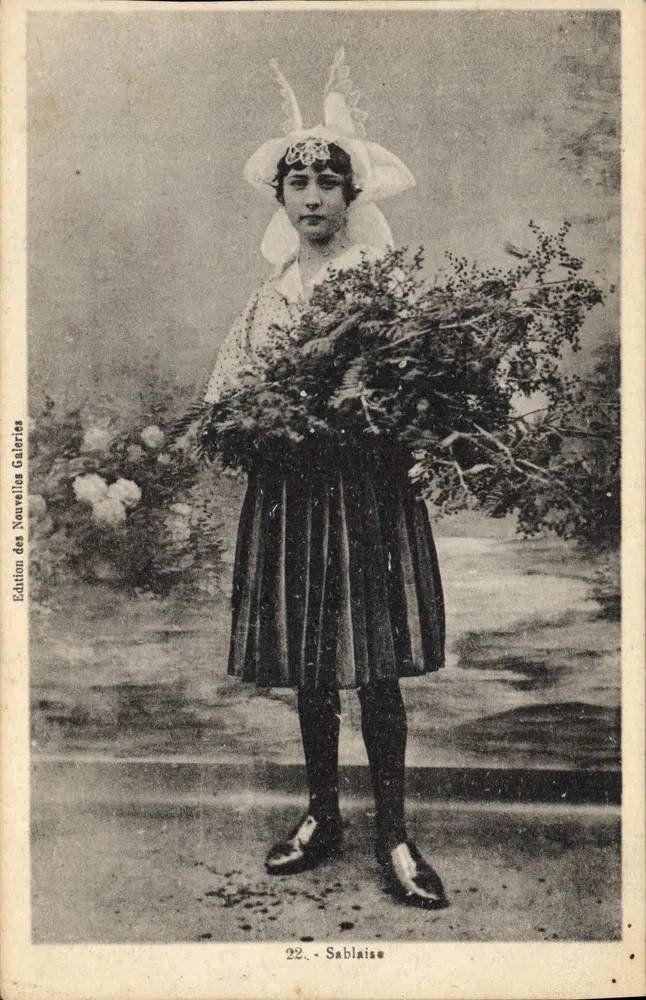 Jovem mulher em traje tradicional — Sablaise — Edição das Novas Galerias, n°22 - Frente