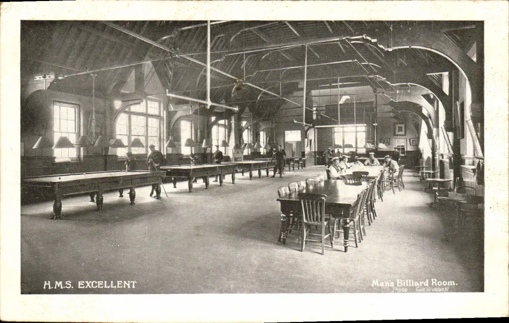 H.M.S. EXCELLENT — Billardraum der Männer — Foto Gale & Suddun - Vorderseite