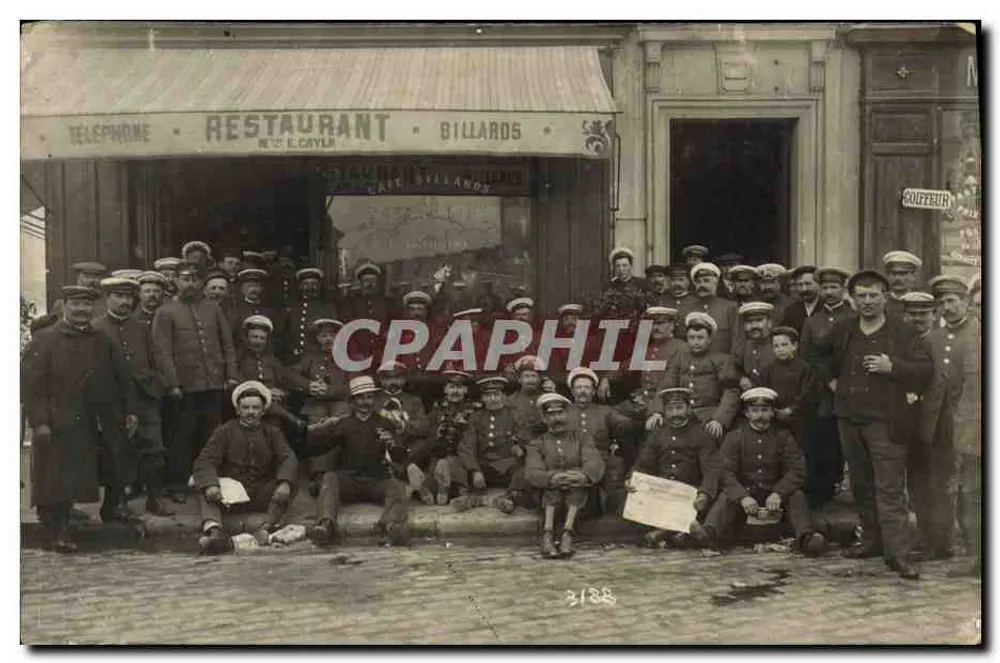 Grupo de soldados diante de um restaurante - N° 3188 - Editor não visível - Frente
