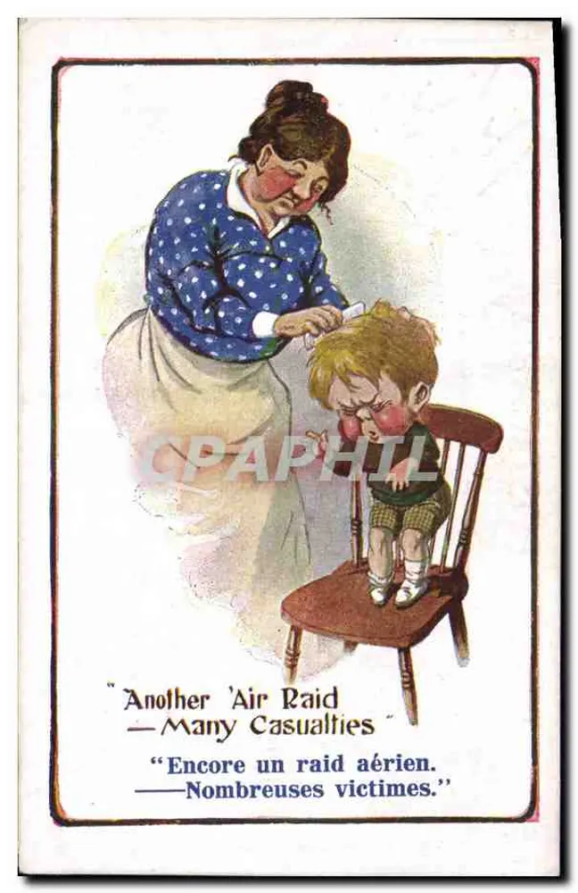 Eine Frau kümmert sich um ein verletztes Kind — 'Another 'Air Raid — Many Casualties' — 'Encore un raid aérien. — Nombreuses victimes.' - Vorderseite