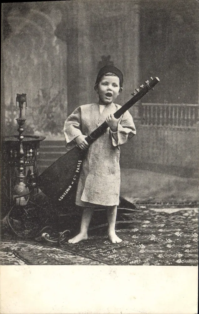 Dziecko w stroju orientalnym grające na instrumencie — Coucshon & Cie, Paryż - Awers