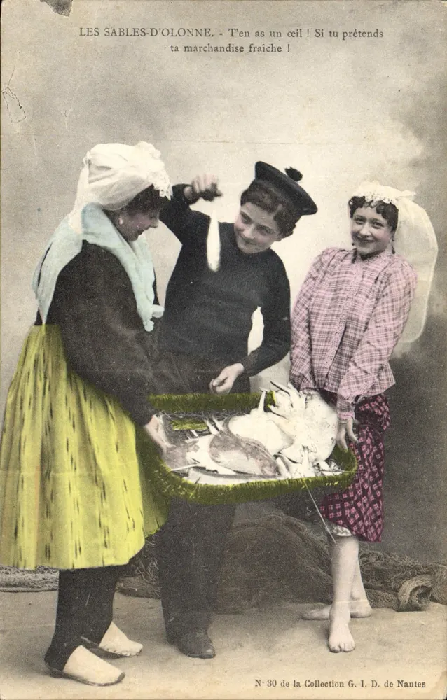 Les Sables-d'Olonne — Três mulheres com um cesto de peixes — Coleção G. I. D. de Nautes, N° 30 - Frente