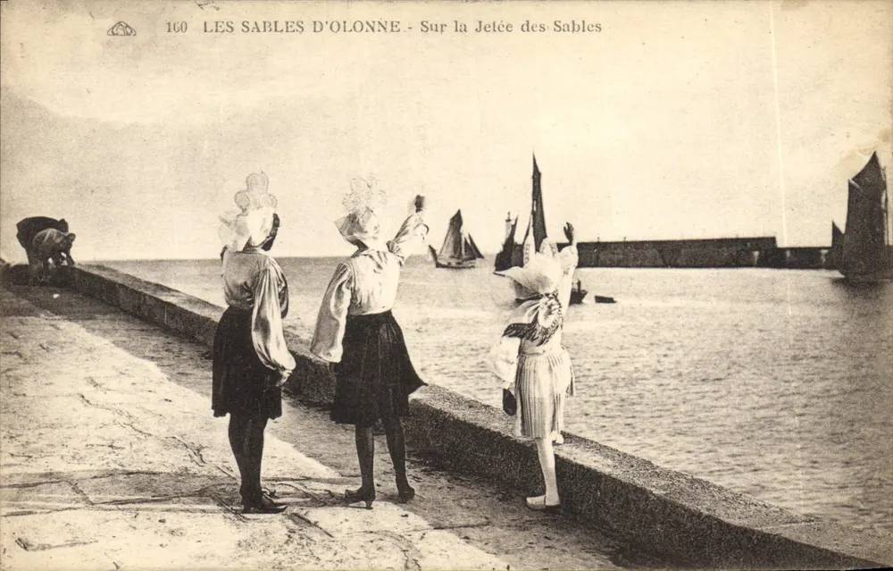 Les Sables d'Olonne — Sur la Jetée des Sables — Cie Alsacienne des Arts Photographiques, Strasbourg - Frente