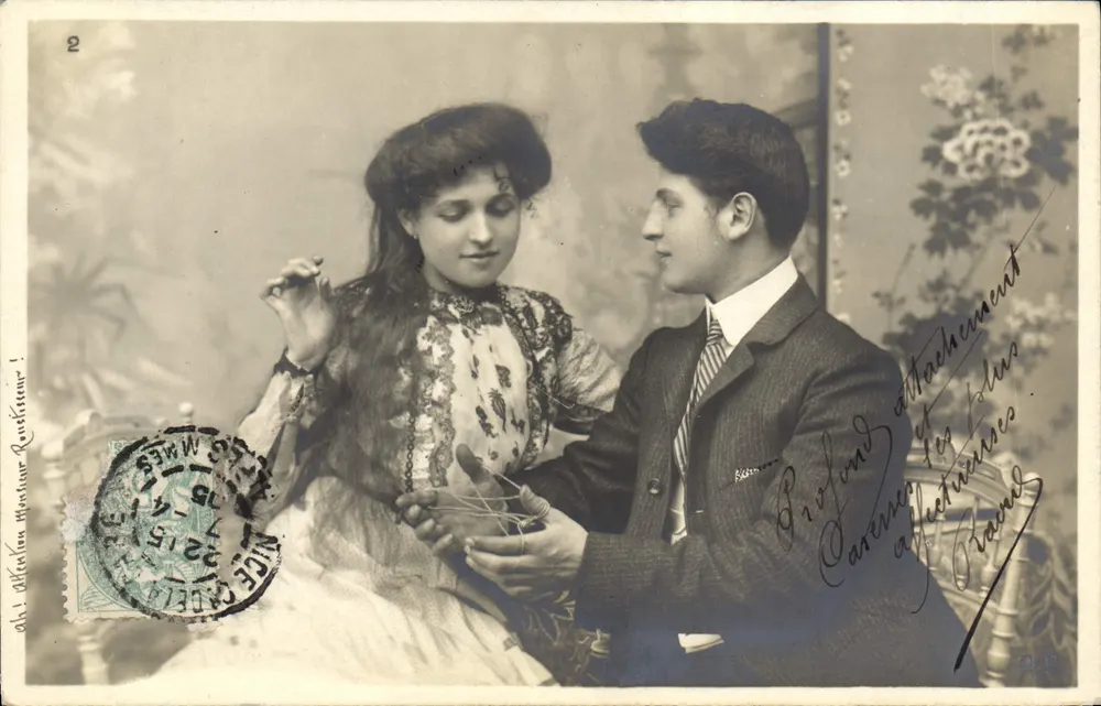 Casal jovem em estúdio — NICE — editor D.P. n°2 - Frente