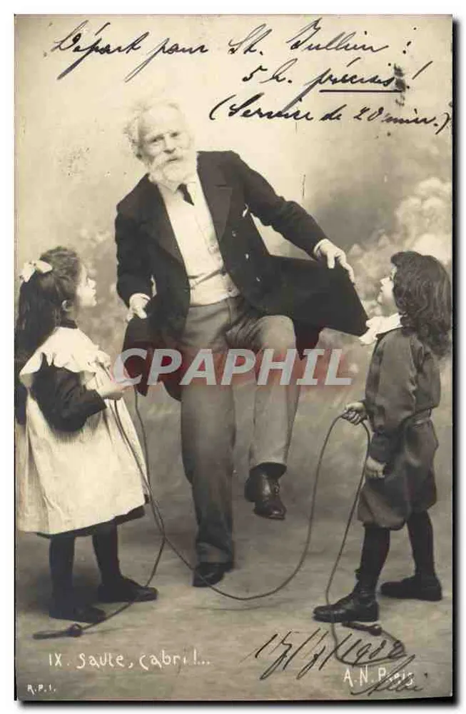 Un uomo anziano che salta con la corda con due bambini — R.P.I. — A.N. P.15 - Recto