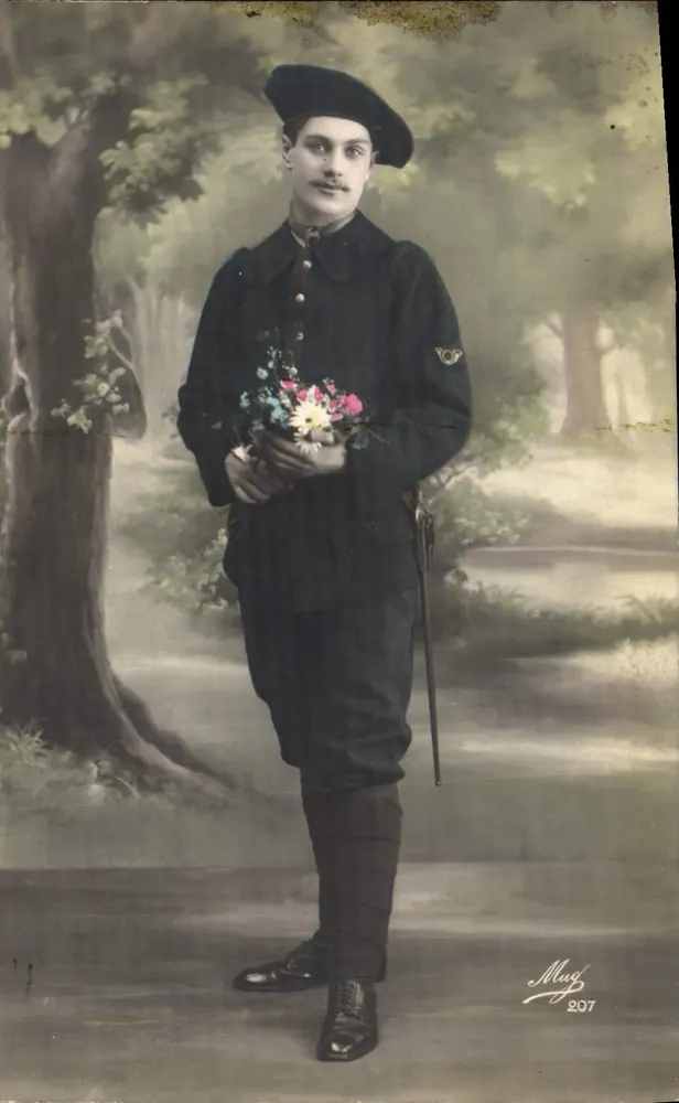 Soldado em uniforme — retrato de estúdio — Mug, n°207 - Frente